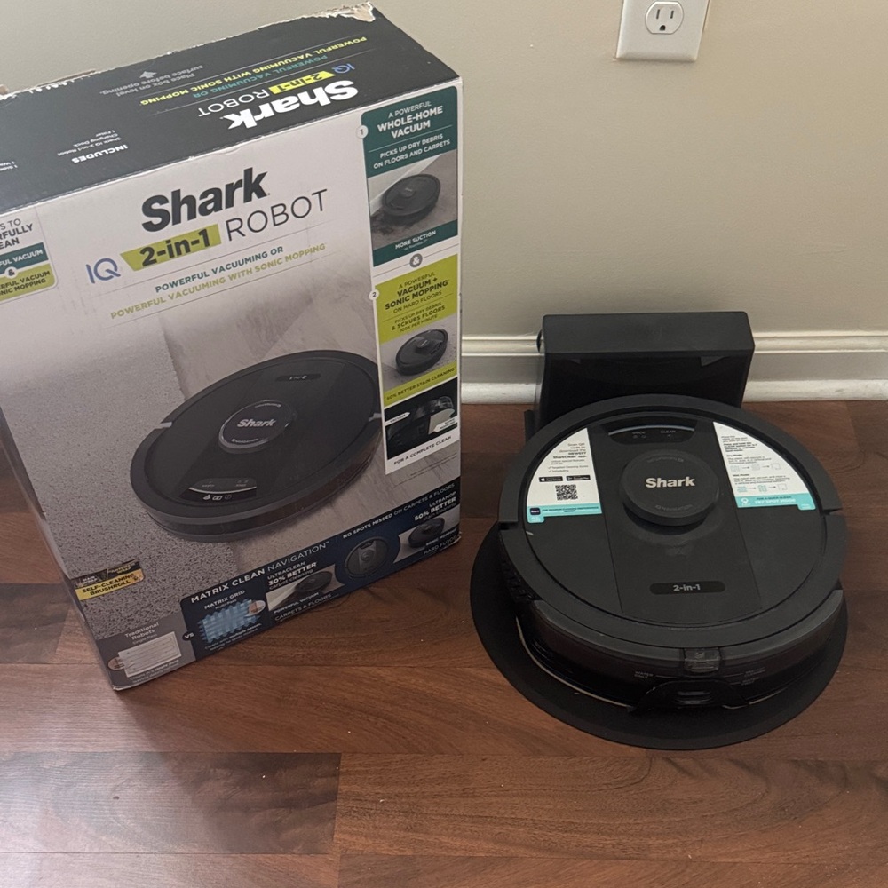 Shark IQ Robot Vacuum - Sleek Black Design